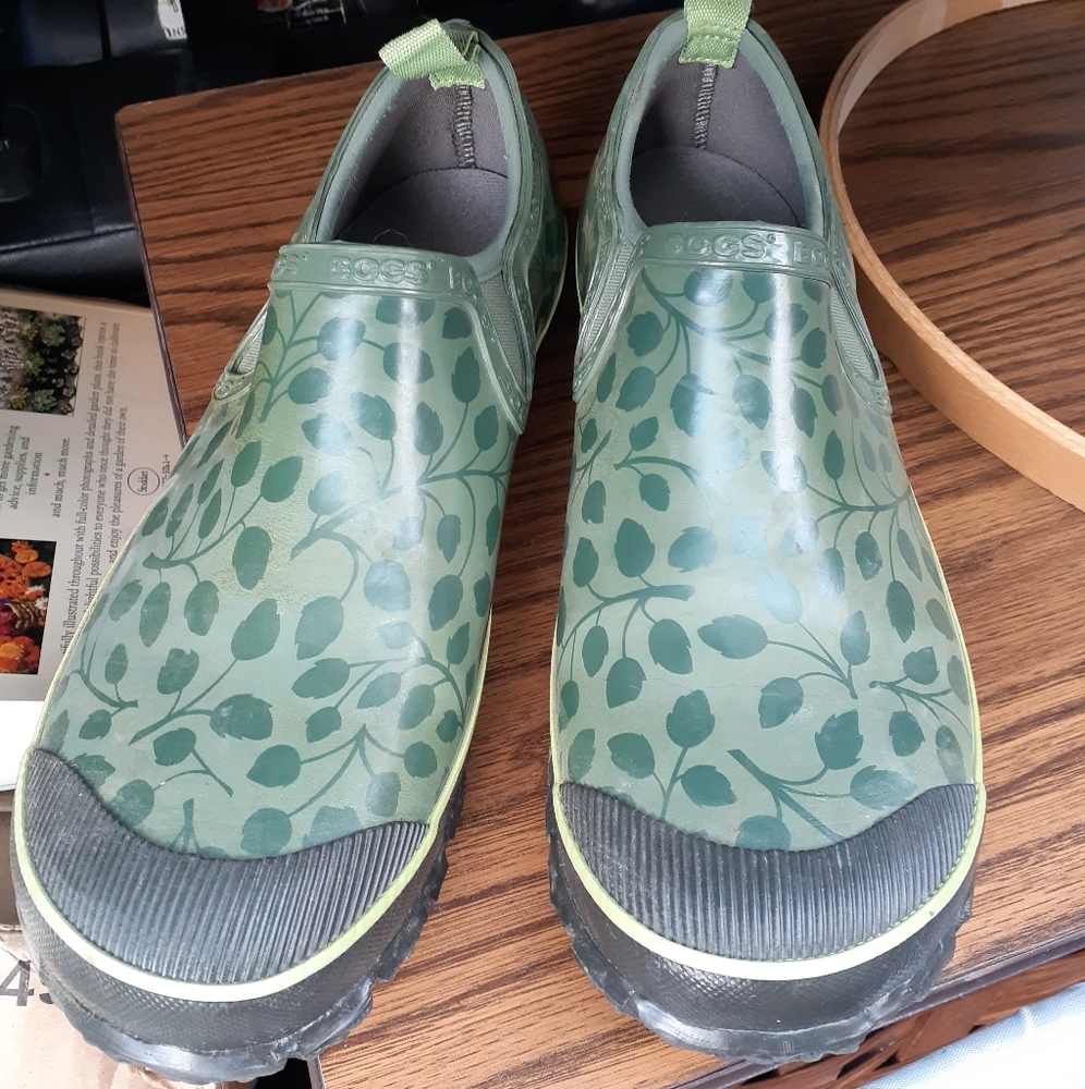 Bogs size 10